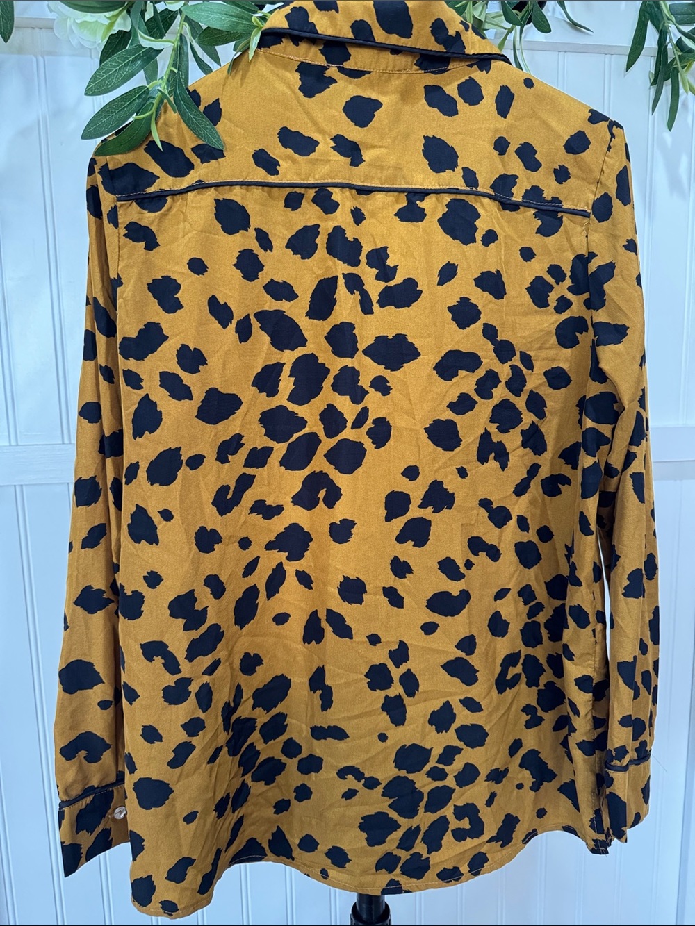 #658 BUDDY LOVE Black & Gold-Brown Cheetah Print Button-Front Blouse - Picture 6 of 6